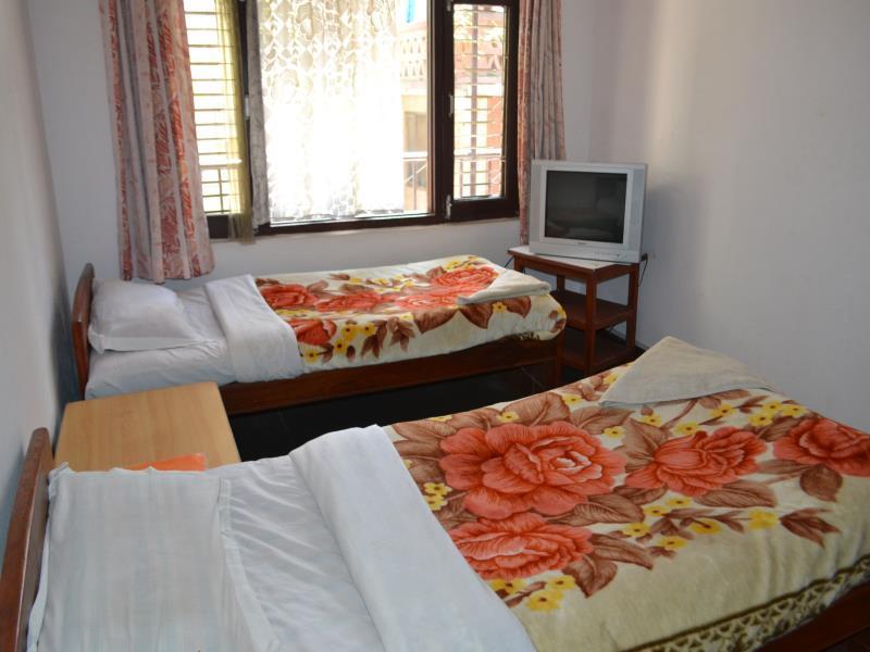 Golden Gate Hotel Pokhara Exteriör bild