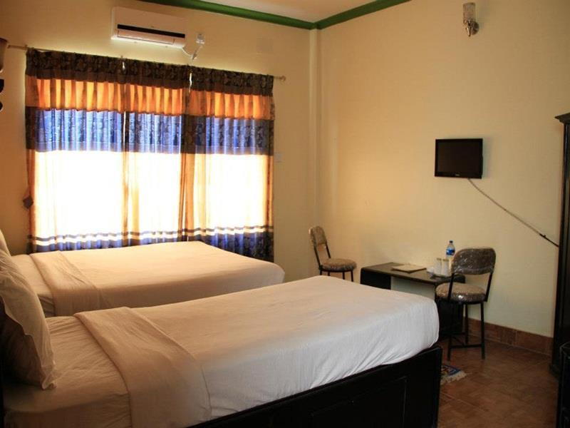 Golden Gate Hotel Pokhara Exteriör bild
