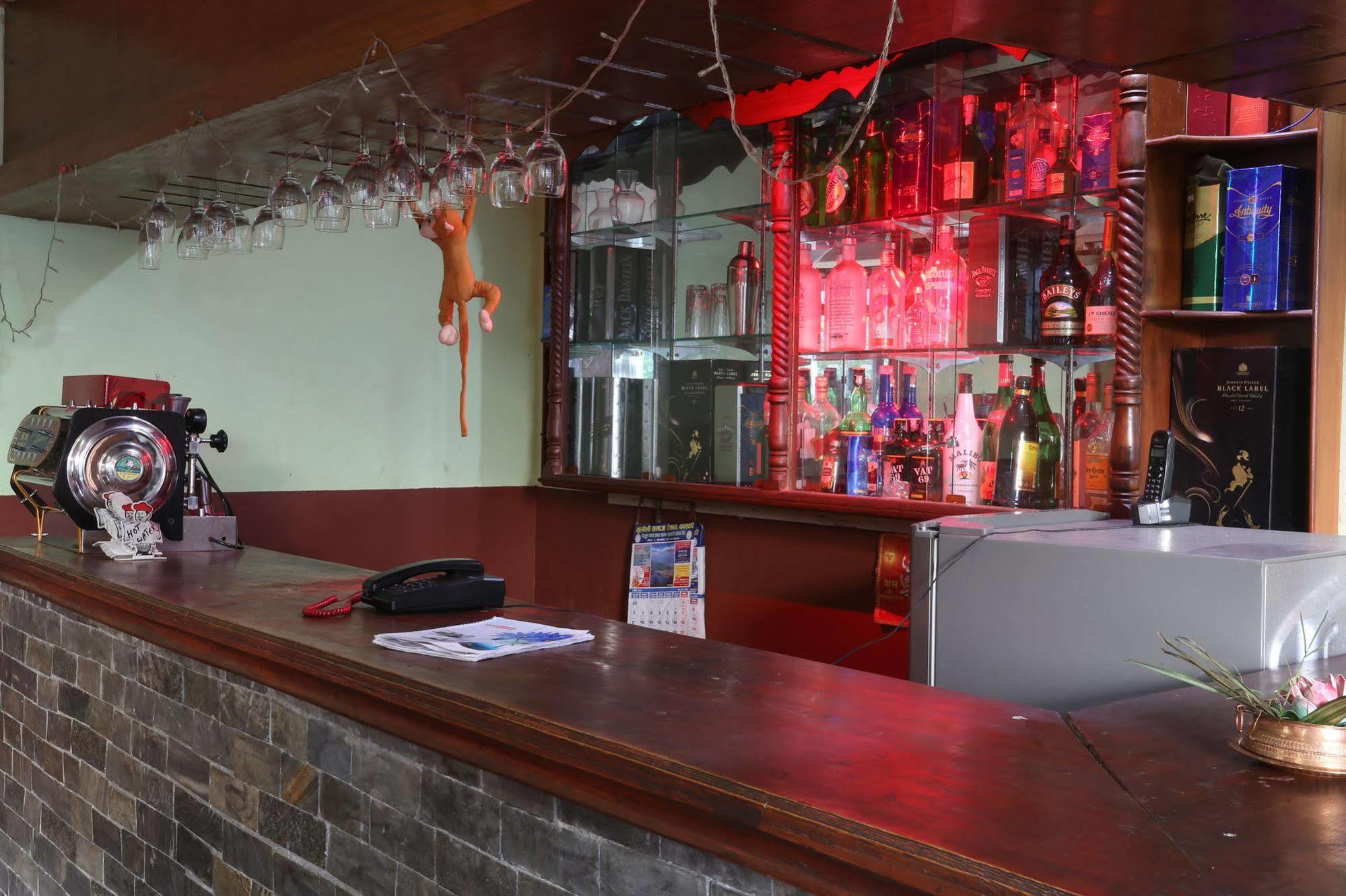 Golden Gate Hotel Pokhara Exteriör bild