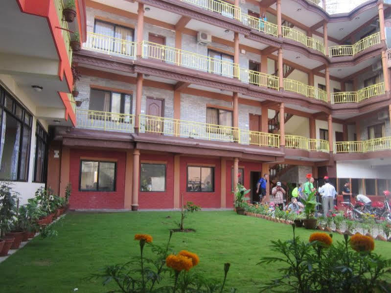 Golden Gate Hotel Pokhara Exteriör bild