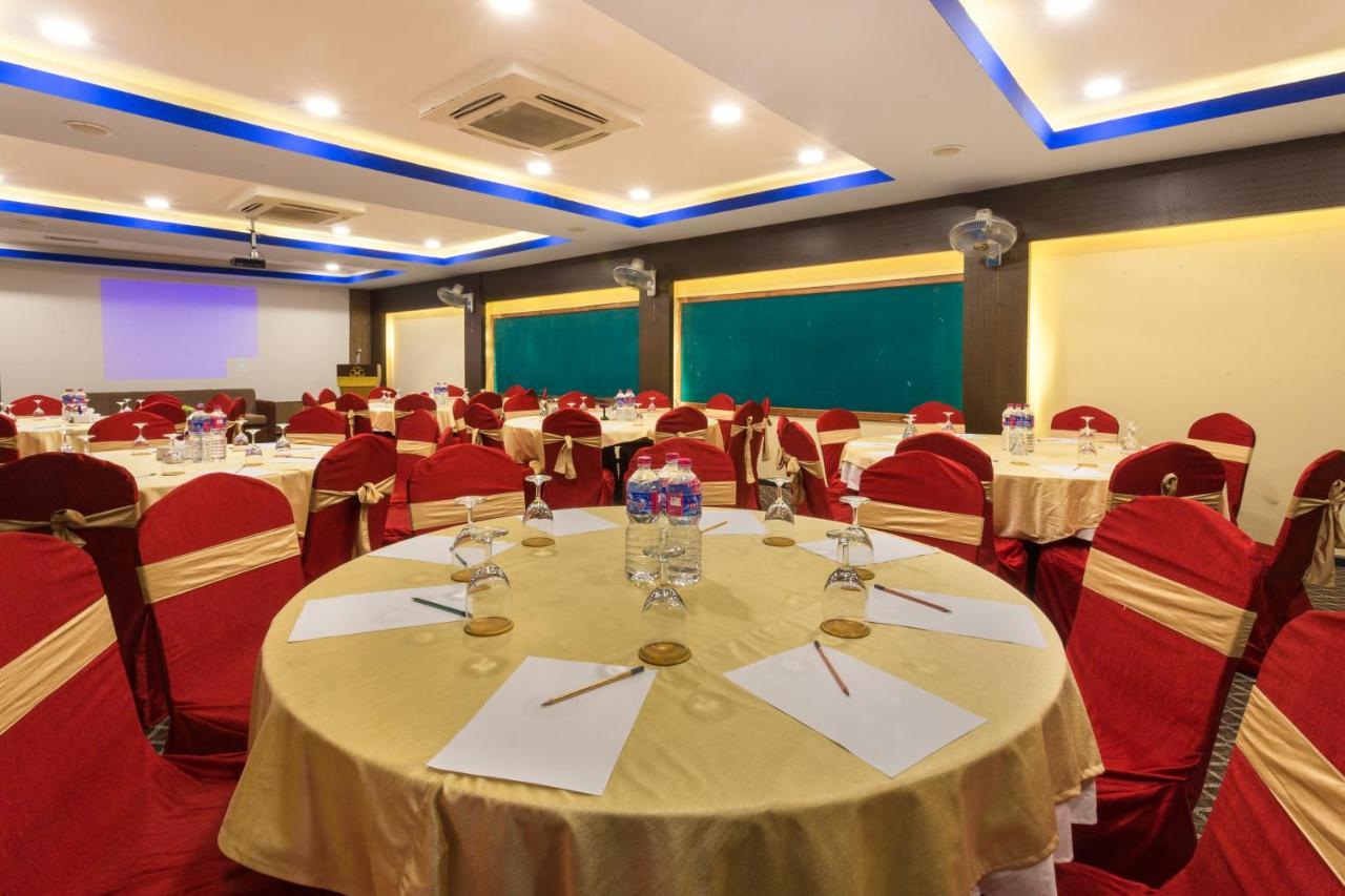 Golden Gate Hotel Pokhara Exteriör bild