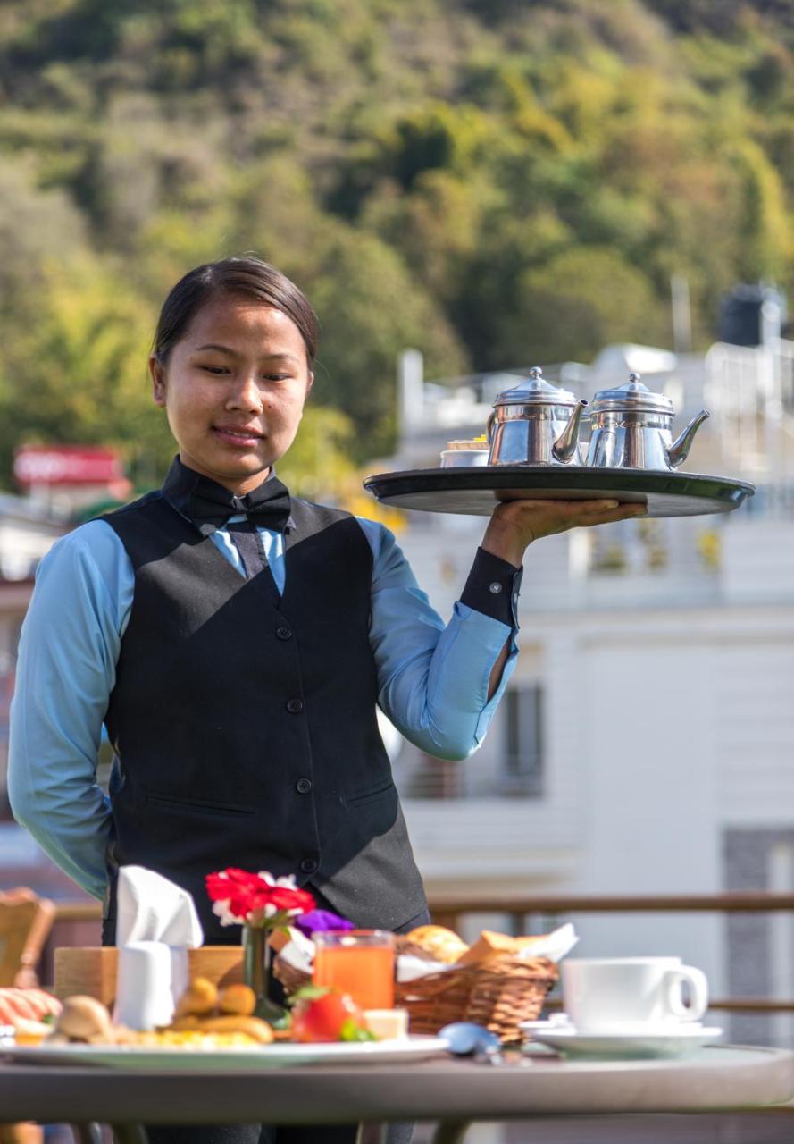 Golden Gate Hotel Pokhara Exteriör bild