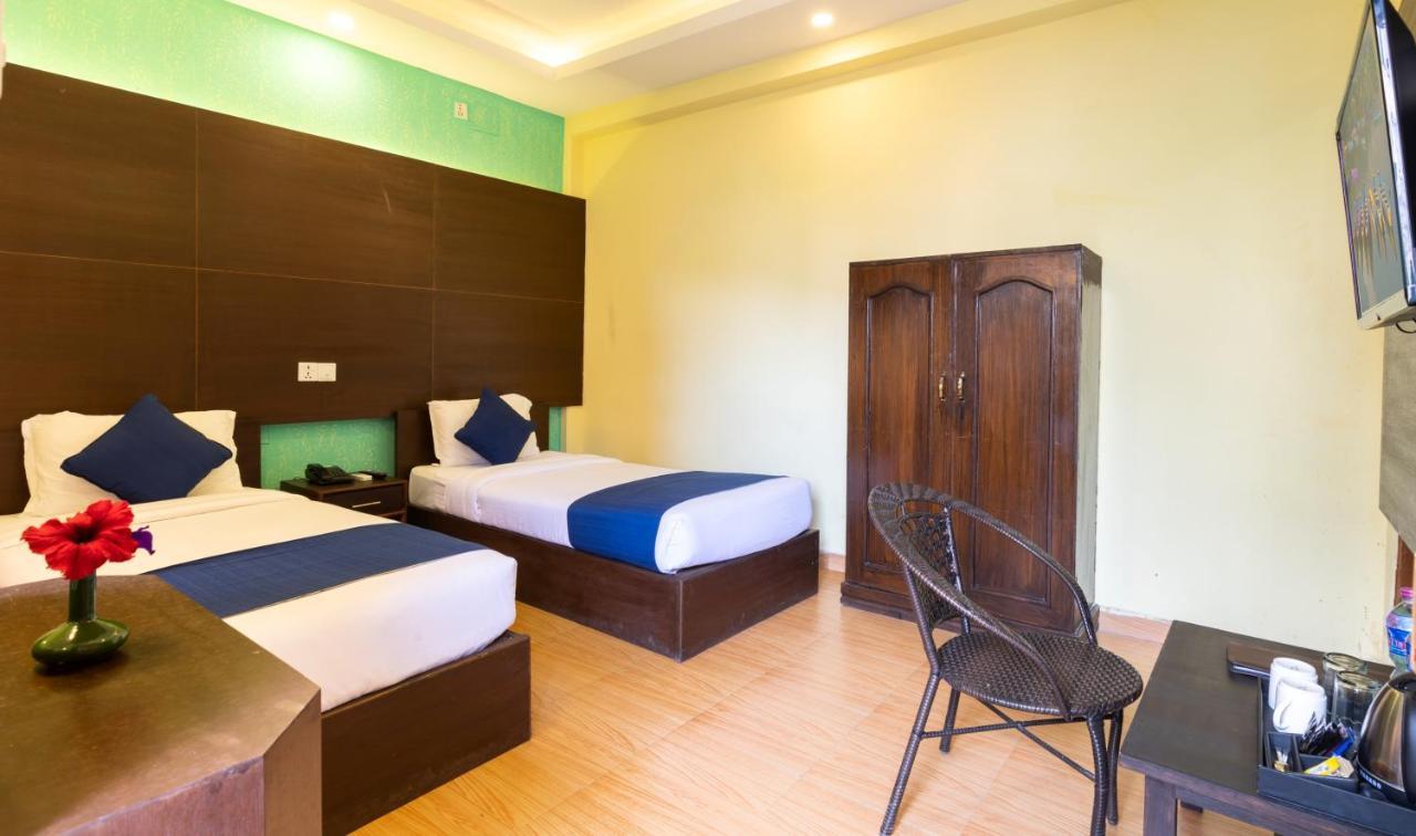 Golden Gate Hotel Pokhara Exteriör bild