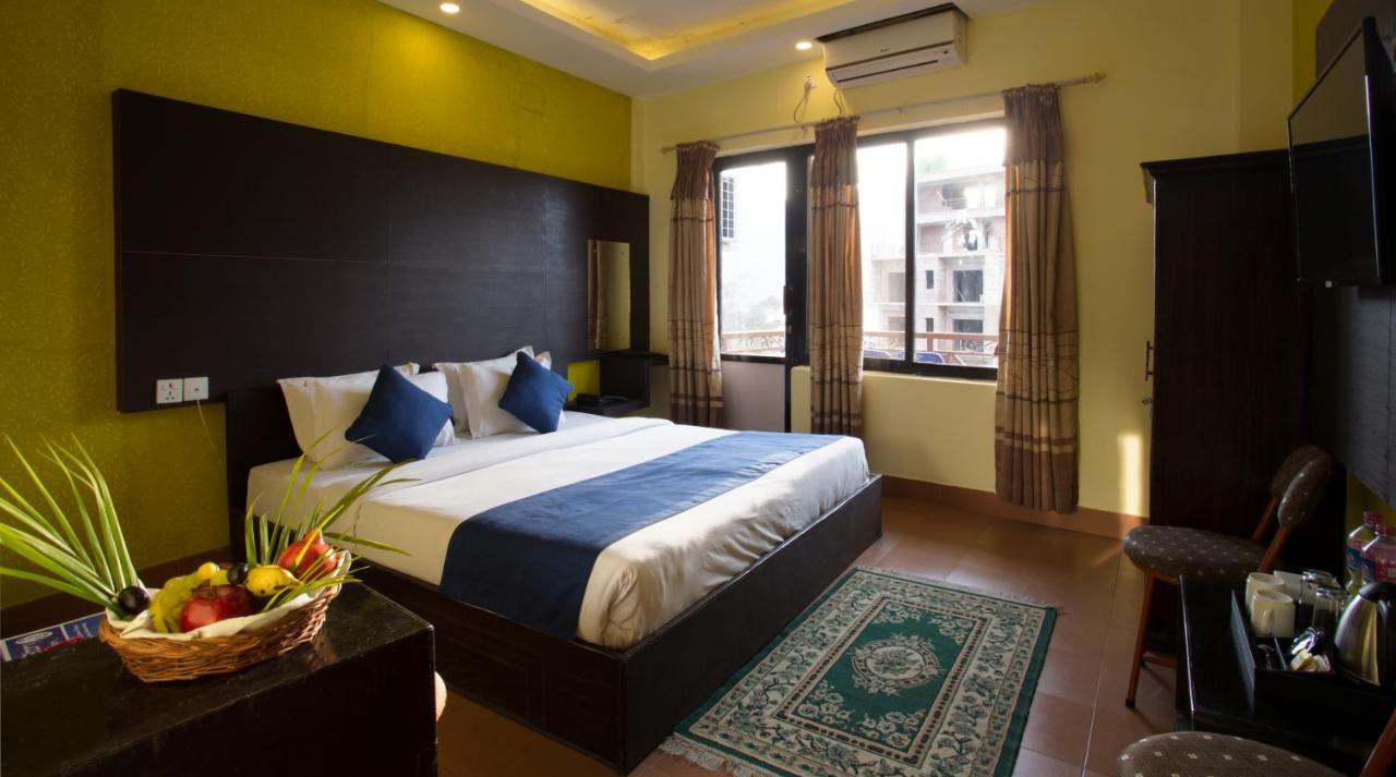 Golden Gate Hotel Pokhara Exteriör bild